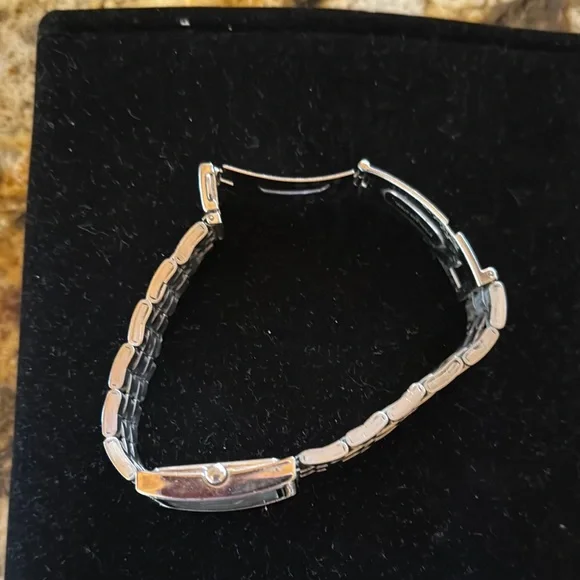 Chic Two-Tone Rectangular Watch - Picture 3 of 4